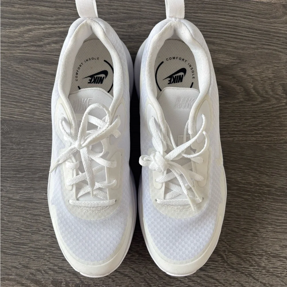 Nike Women's White Mesh Sneakers - Picture 3 of 7